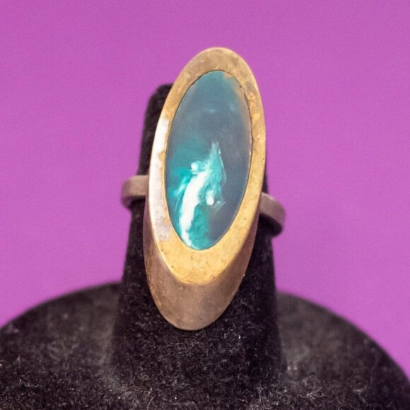 Size 5, Vintage Round Oval Blue Gem Gold Tone Ring - Q37 - Picture 1 of 3